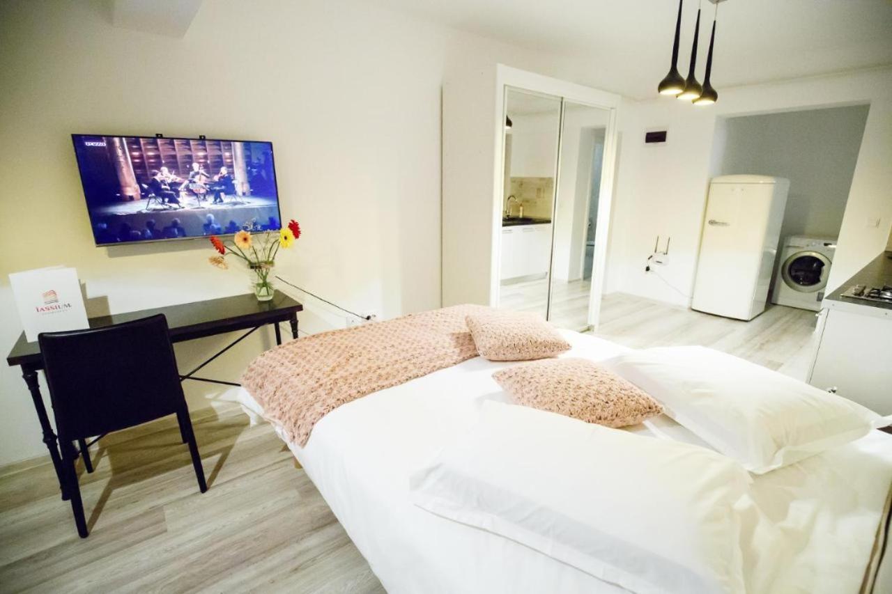 Metropolitan Iassium Apartments ヤシ エクステリア 写真
